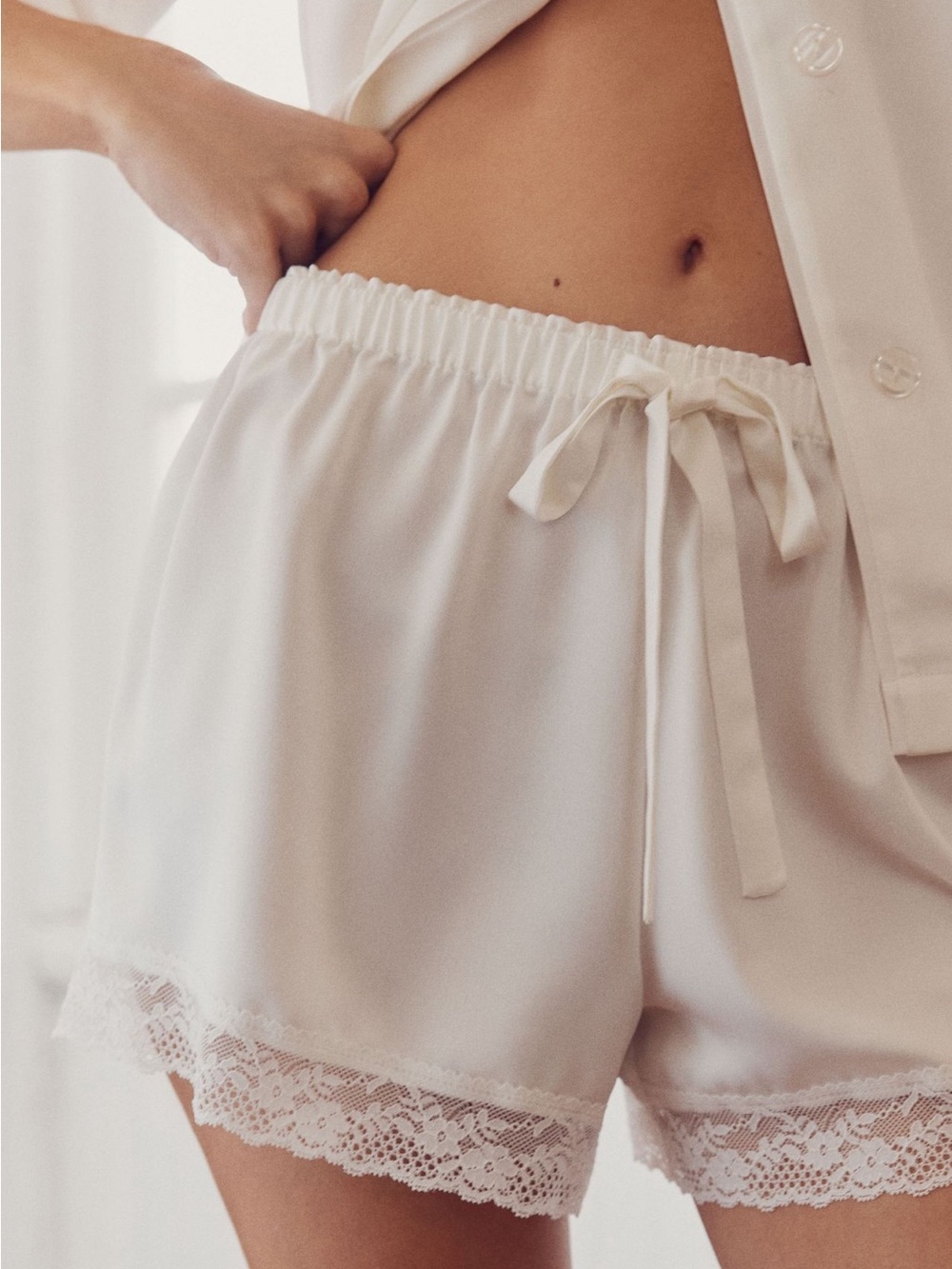 Flora Nikrooz SM NWT “Bride” satin p.j. Set w/lace trimmed shorts/embroidery - Picture 10 of 16